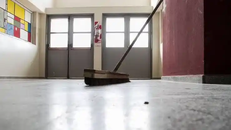 Auxiliares. Es el personal que se desempeña como portero, cocinero y ayudante de cocina en las escuelas