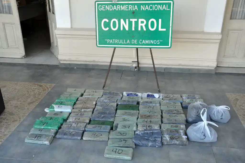 Avellaneda: Gendarmería secuestró 51 kilos de marihuana ocultos en un vehículo 