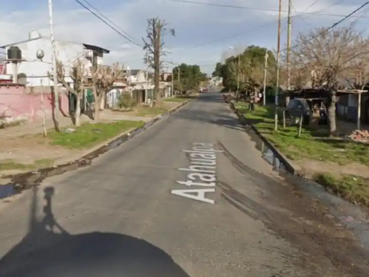 La cuadra de Atahualpa entre Plus Ultra y Helguera donde tres hombres fueron detenidos por narcomenudeo en Merlo.