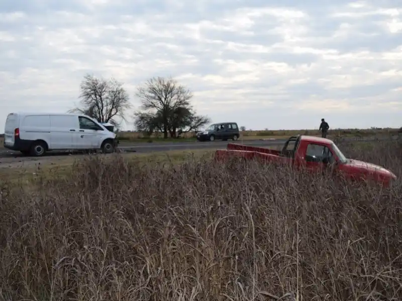 Un vehículo del Servicio Penitenciario chocó a una camioneta cerca de Viale