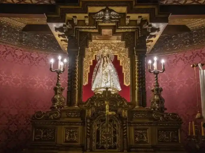 La estatua llegó a la ciudad el 3 de mayo de 1773 desde Cádiz, Andalucía, España, donde fue tallada íntegramente en madera de sándalo. Crédito: Subsecretaría de Comunicación Social / Silvio Moriconi.