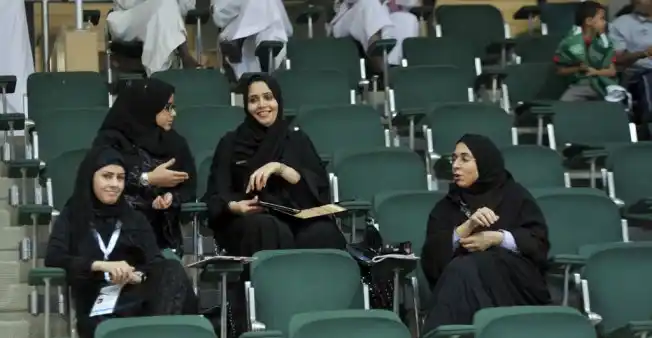 Arabia Saudita: Las mujeres asistirán a un partido de fútbol