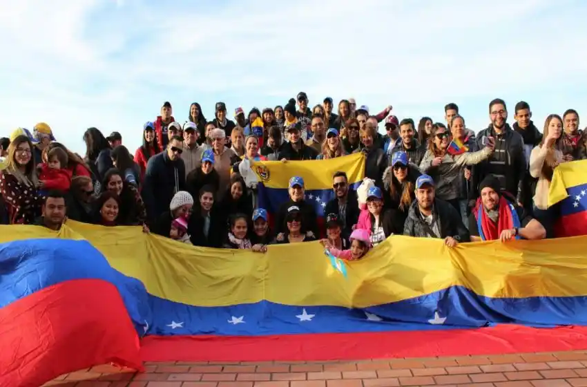 «Luces de Libertad», la comunidad de Venezolanos se movilizó en Rosario