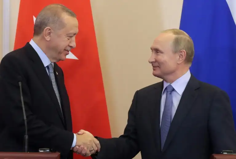 Histórico acuerdo entre Rusia y Turquía para el despliegue de patrullas en Siria