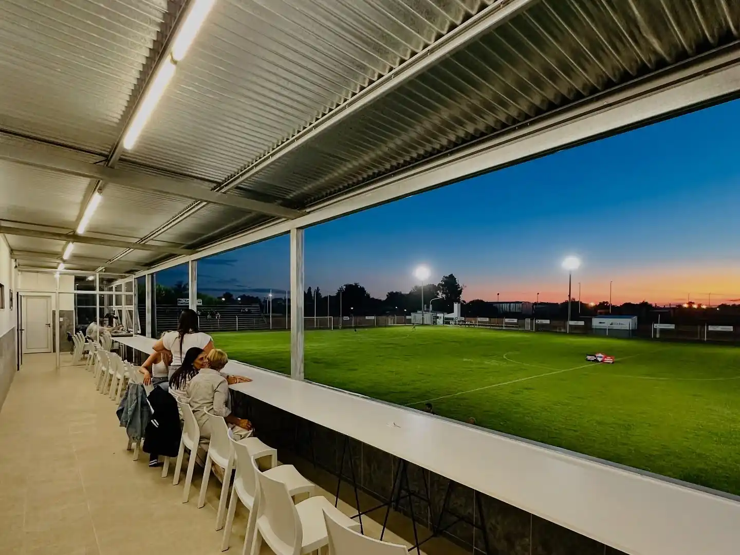 Continúa rodando la pelota en el nocturno de Libertad