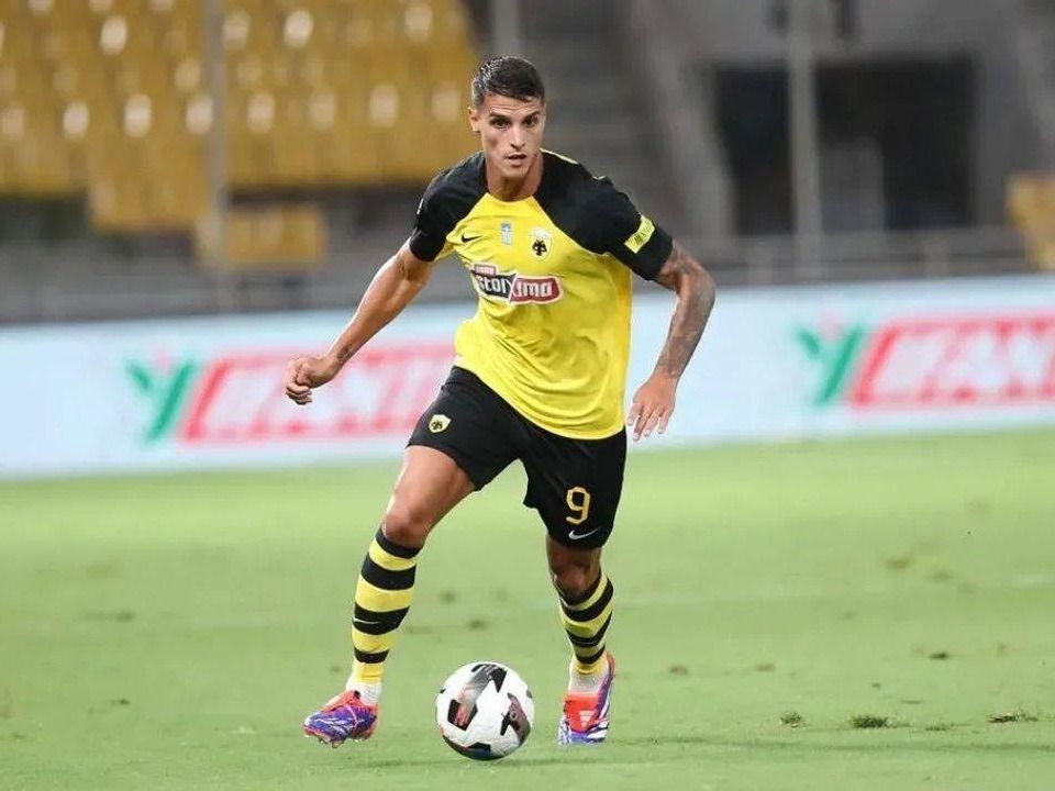 Erik Lamela jugando para AEK Atenas, su último equipo.