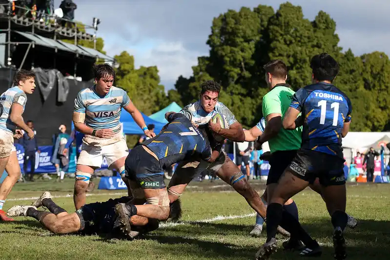 El capitán Chiavassa, en acción ante Japón.