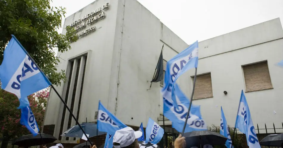 Sadop denuncia a colegios privados por deuda millonaria en aportes 
