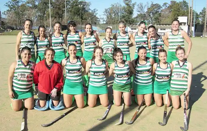 Hockey: en una final para  el infarto, Hípico venció  a Vélez y gritó campeón