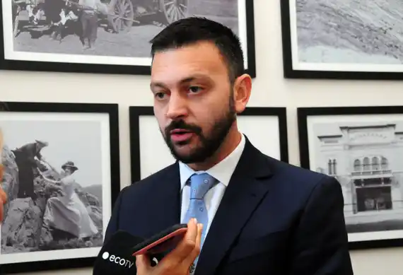 "Competimos en cualquier cancha", dijo Manazzoni ante la posibilidad de que Lunghi vaya con Larreta