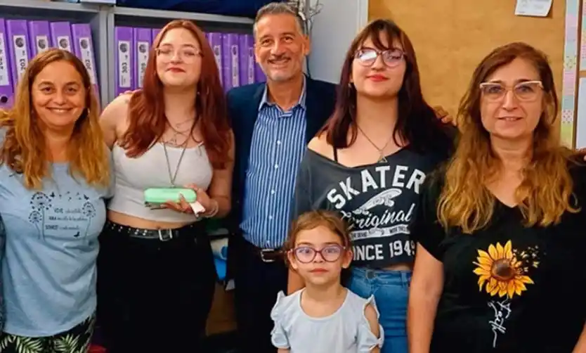 Gemelas pilarenses reciben nuevos lentes tras una acción solidaria conjunta