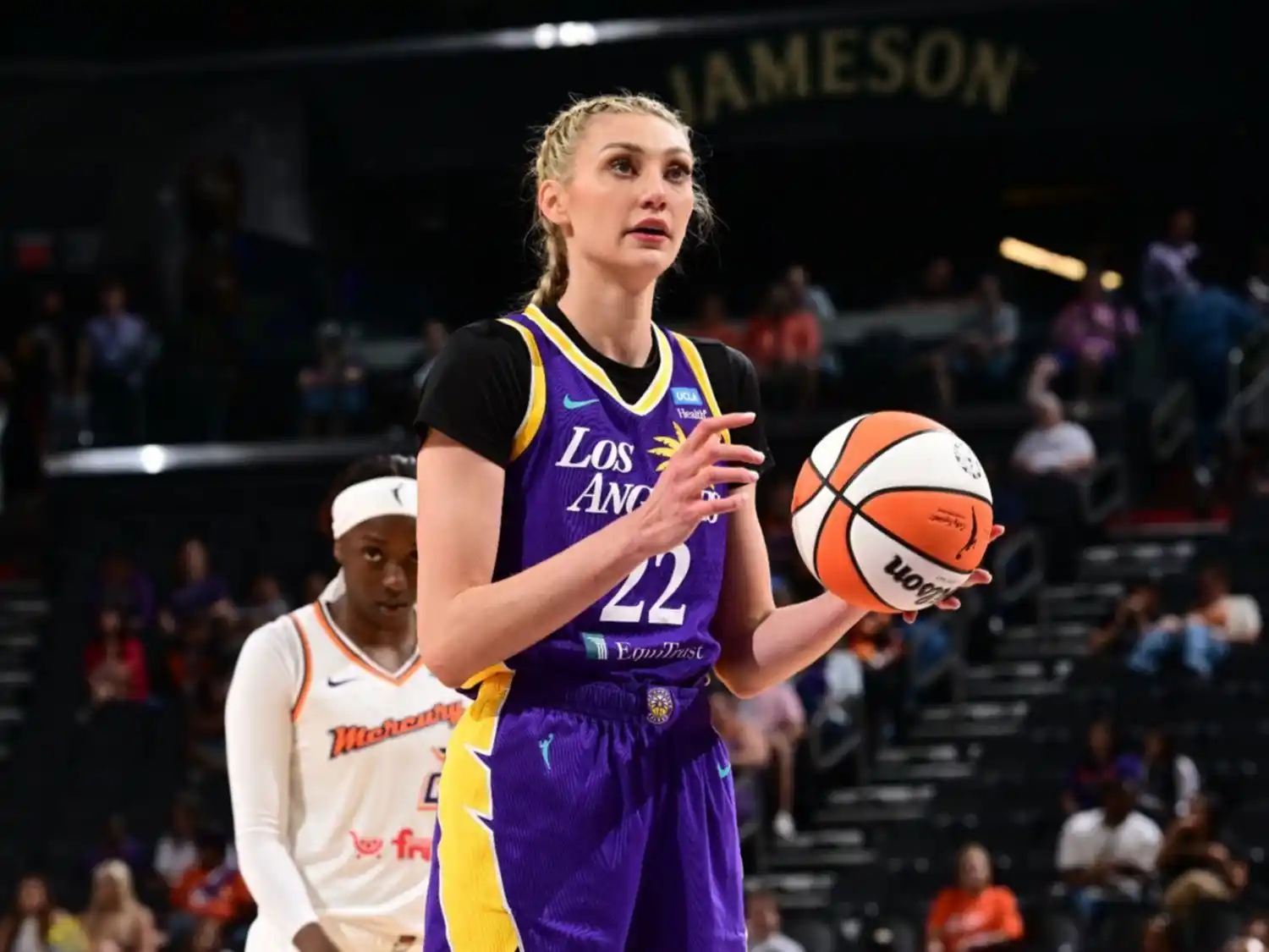 Cameron Brink deslumbra con su look más sexy en la WNBA
