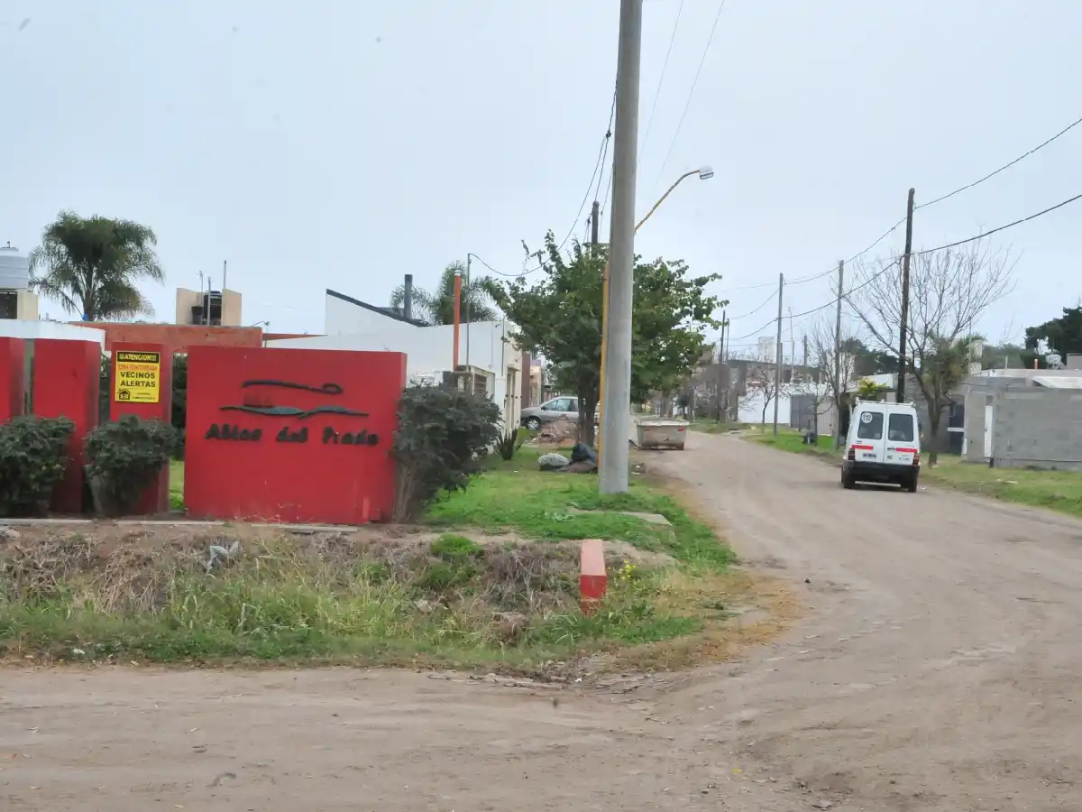Condón cuneta en Altos del Prado: municipio pone el hormigón y  vecinos, la mano de obra 