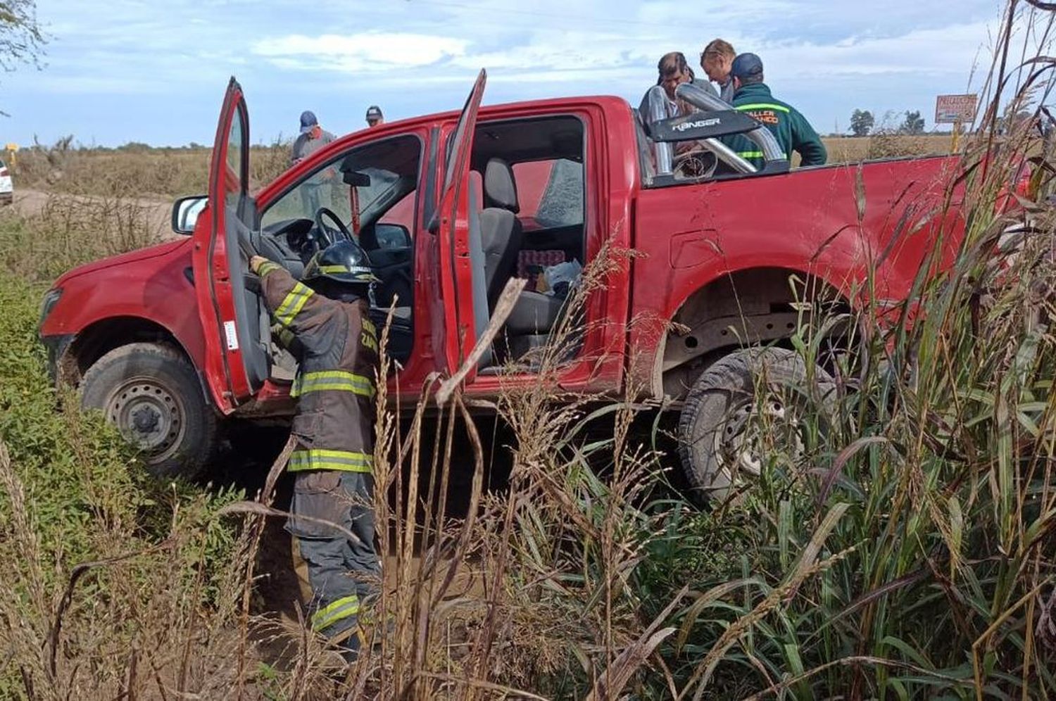 Impresionante choque y rescate en el acceso a Nuevo Lehmann