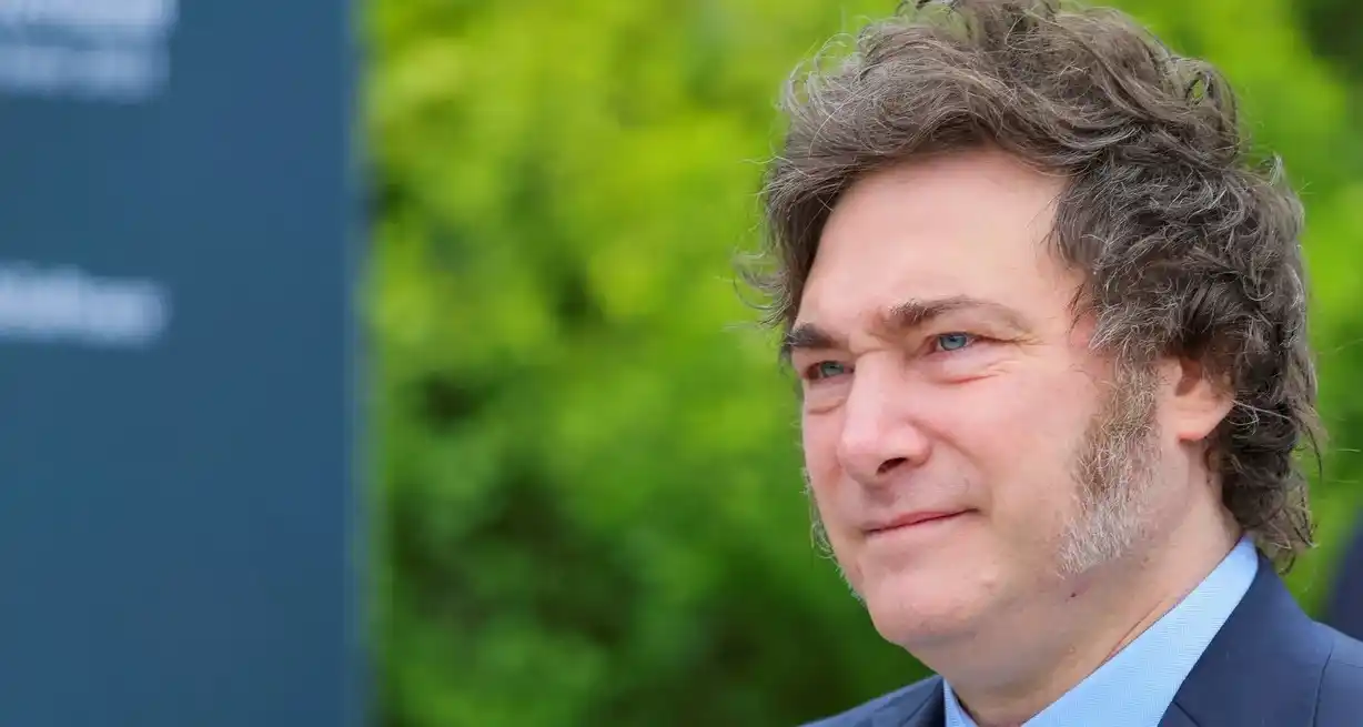 Del encuentro con presidentes en el G7 a la visita a Santa Fe por el Día de la Bandera. La agenda de Milei, tanto fuera como dentro del país. Crédito: Reuters.