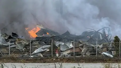 Los bombardeos cruzados dejaron víctimas fatales y daños en infraestructuras de ambos países.
