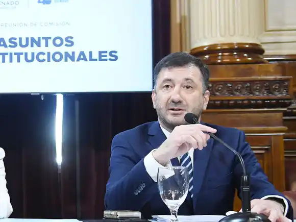 Dieron de baja a todo el personal temporario que trabajaba con el exsenador Kueider