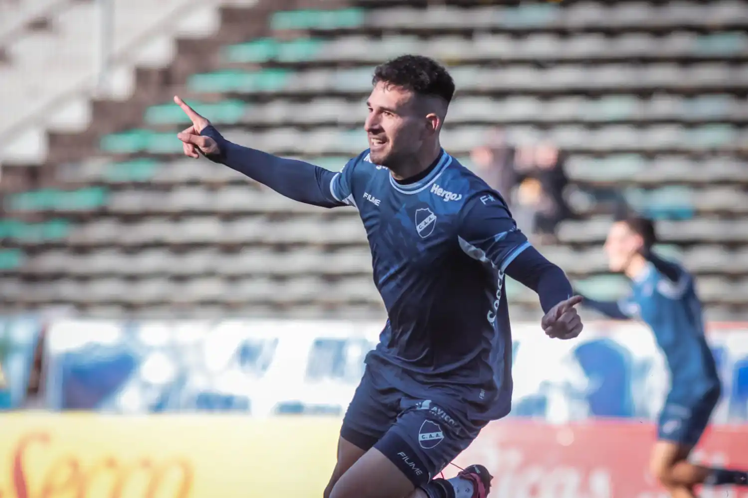 Sánchez festejando un tanto