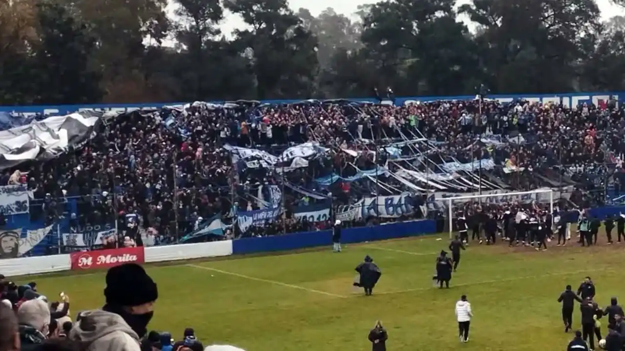 Además, resultaron heridos dos hombres, uno de ellos se encuentra en grave estado.