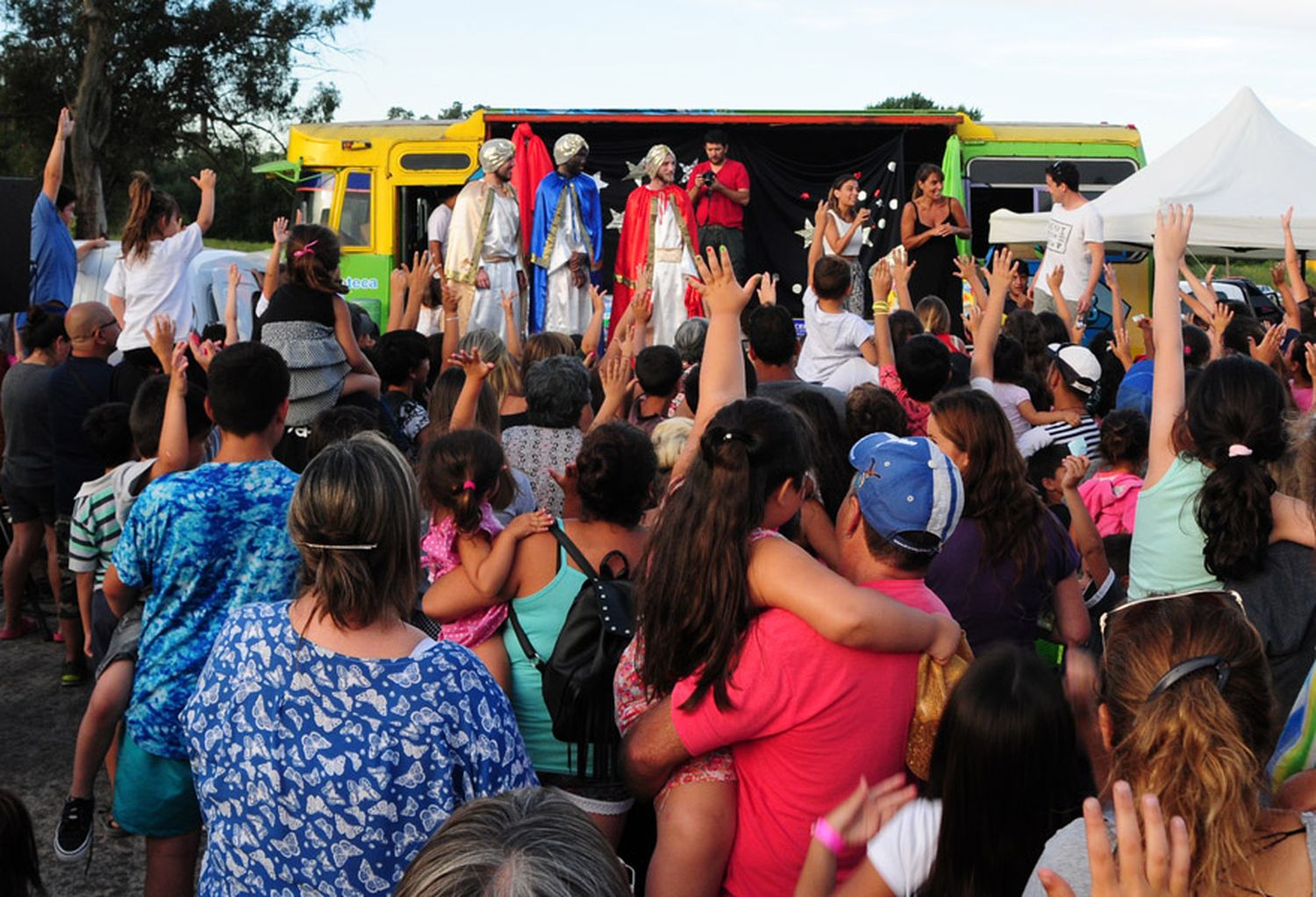 Los niños pasaron otra tarde a pura diversión y con un montón de regalos, junto a los Reyes Magos