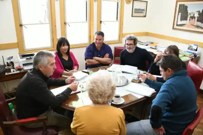Reunión del Departamento Ejecutivo con representantes gremiales