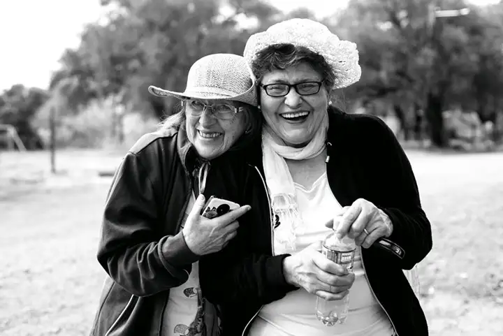 Nuevas amistades por Ana Gonzalez. Mención de honor en concurso fotográfico Navarro Viola.