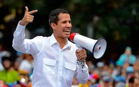 «A metros de aquí torturan y asesinan venezolanos que piensan distinto»