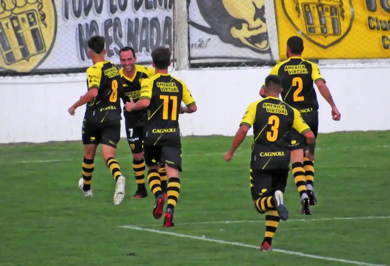Santamarina empezó con un valioso triunfo