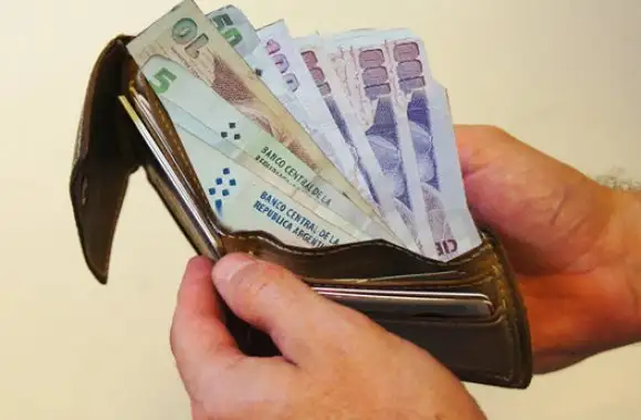 Encontraron una billetera sin documentación y con dinero, pero la devolvieron a su dueño