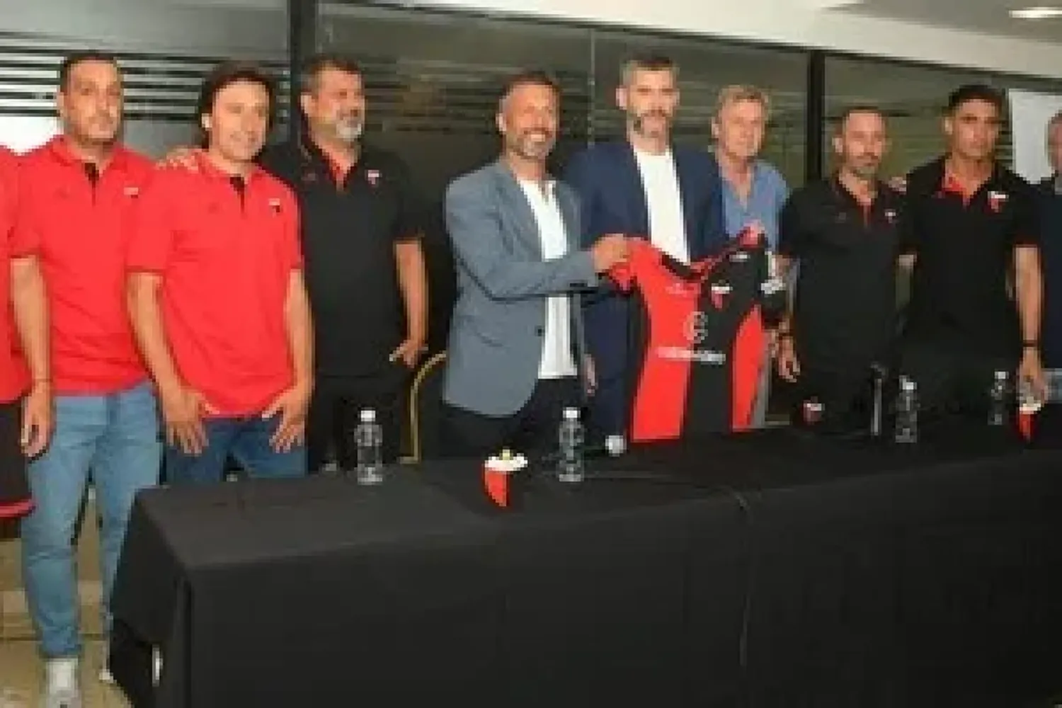 Ariel Pereyra fue presentado como nuevo entrenador de Colón SF