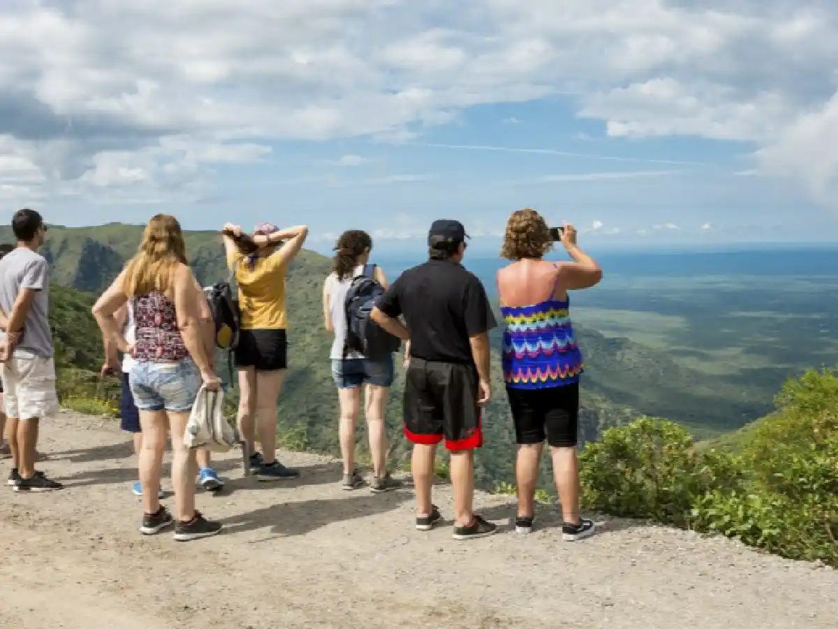 Fin de semana largo: 880 mil turistas viajaron por el país