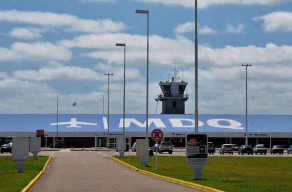 Alrededor de 1800 pasajeros quedarían afectados en el Aeropuerto "Astor Piazzolla"