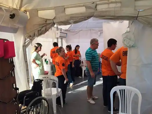 La carpa del Hospital a metros del puente respondió a distintas patologías el sábado