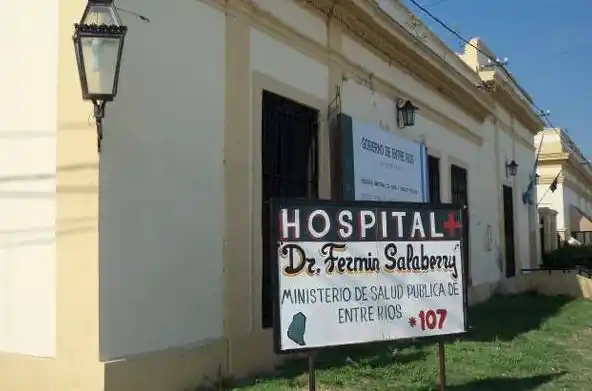 Dejó a sus hijos encerrados en el auto y fueron hospitalizados por sofocación