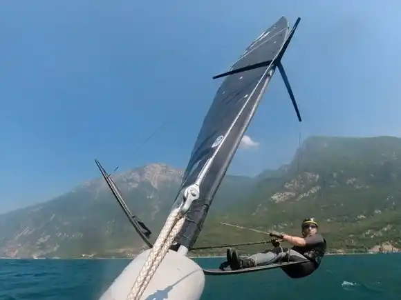 Massimo Contessi vuelve a medirse con la élite mundial de la vela en Italia