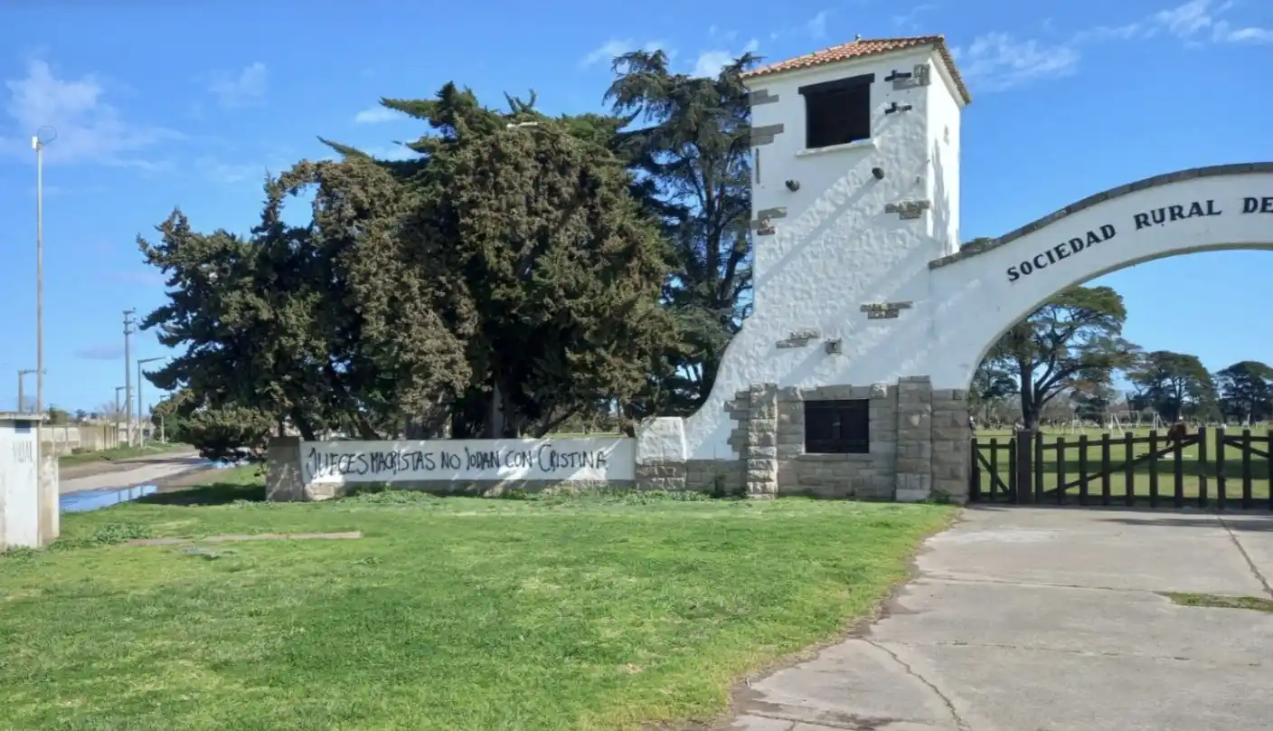 Necochea: Desde el PRO repudiaron pintadas en apoyo a la vicepresidenta en predio de la Sociedad Rural