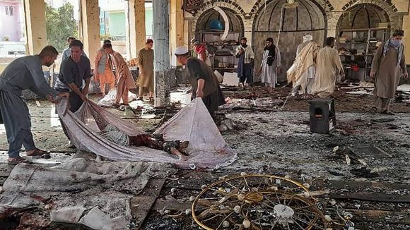 BOOM EN AFGANISTÁN: explosión deja 50 muertos y 140 heridos en atentado suicida en una mezquita