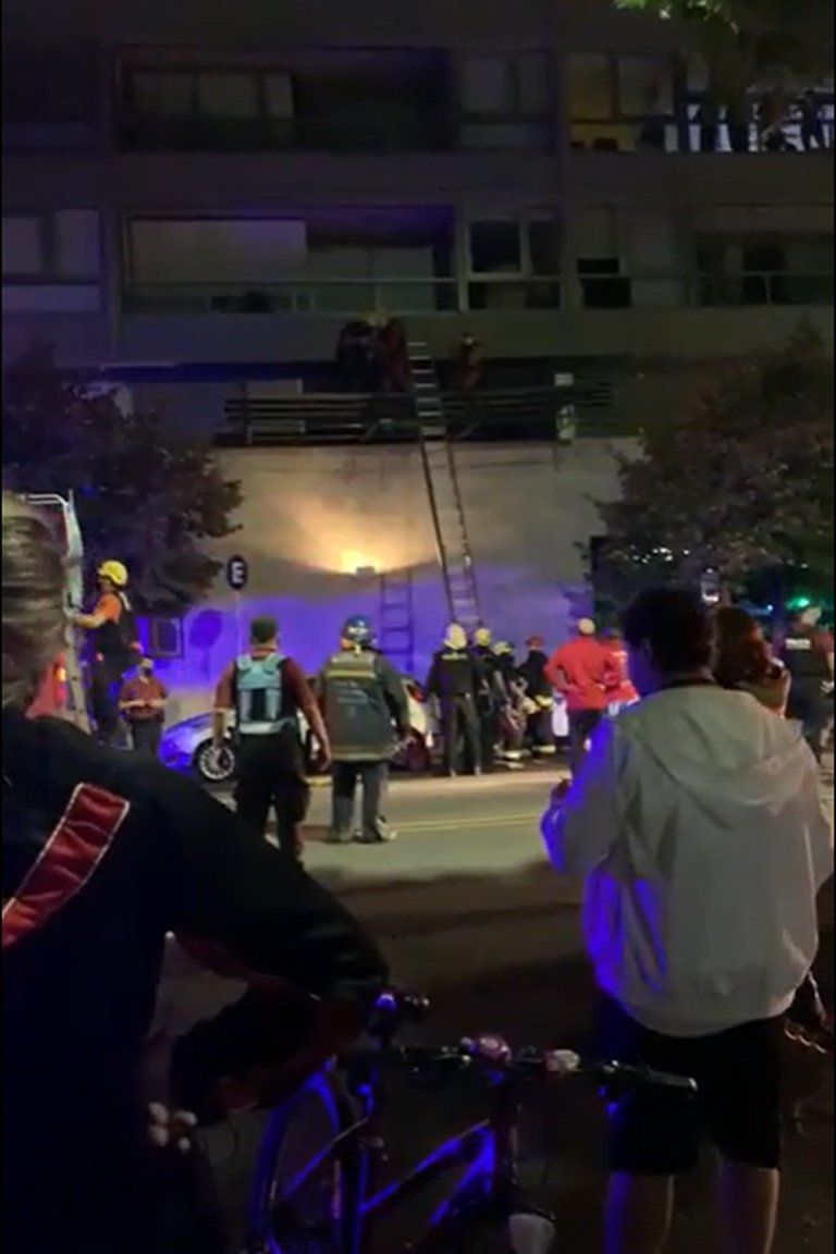 Dramático rescate una nena que cayó de un quinto piso