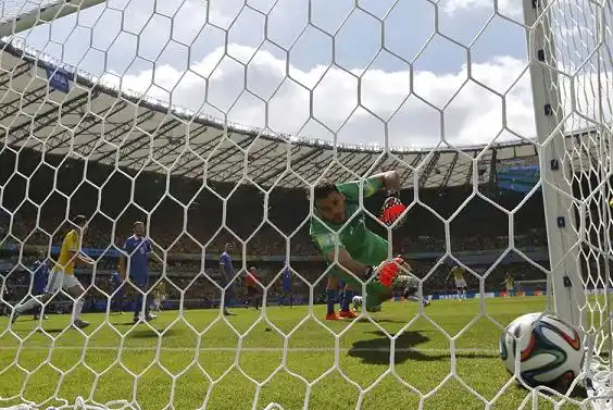 Colombia goleó a Grecia y se ilusiona