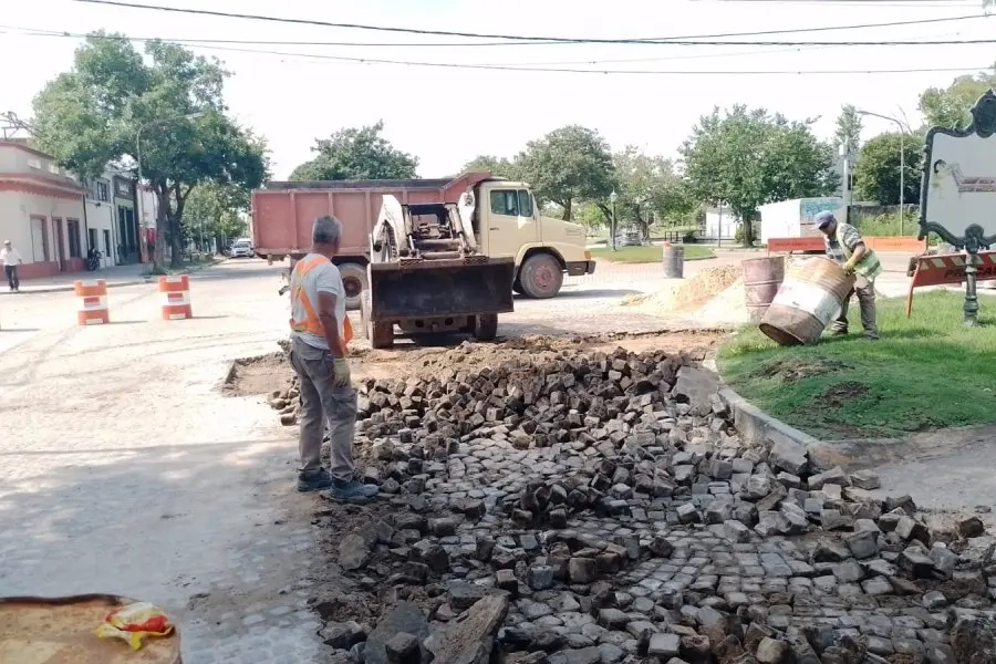 Se retoma la obra de restauración del adoquinado en la ciudad de Rafaela