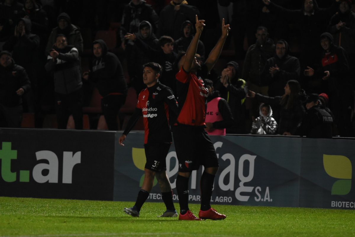 El segundo gol lo metió Wanchope Ábila