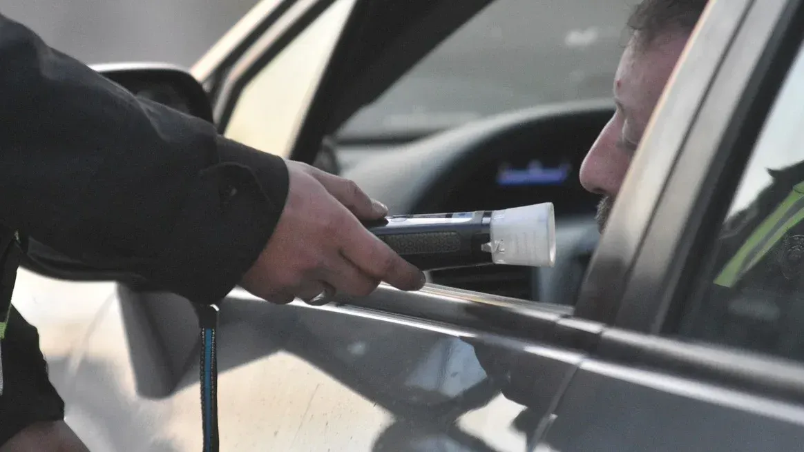El hecho se registró en un control rutinario y pone de relieve los riesgos del consumo de alcohol al volante.