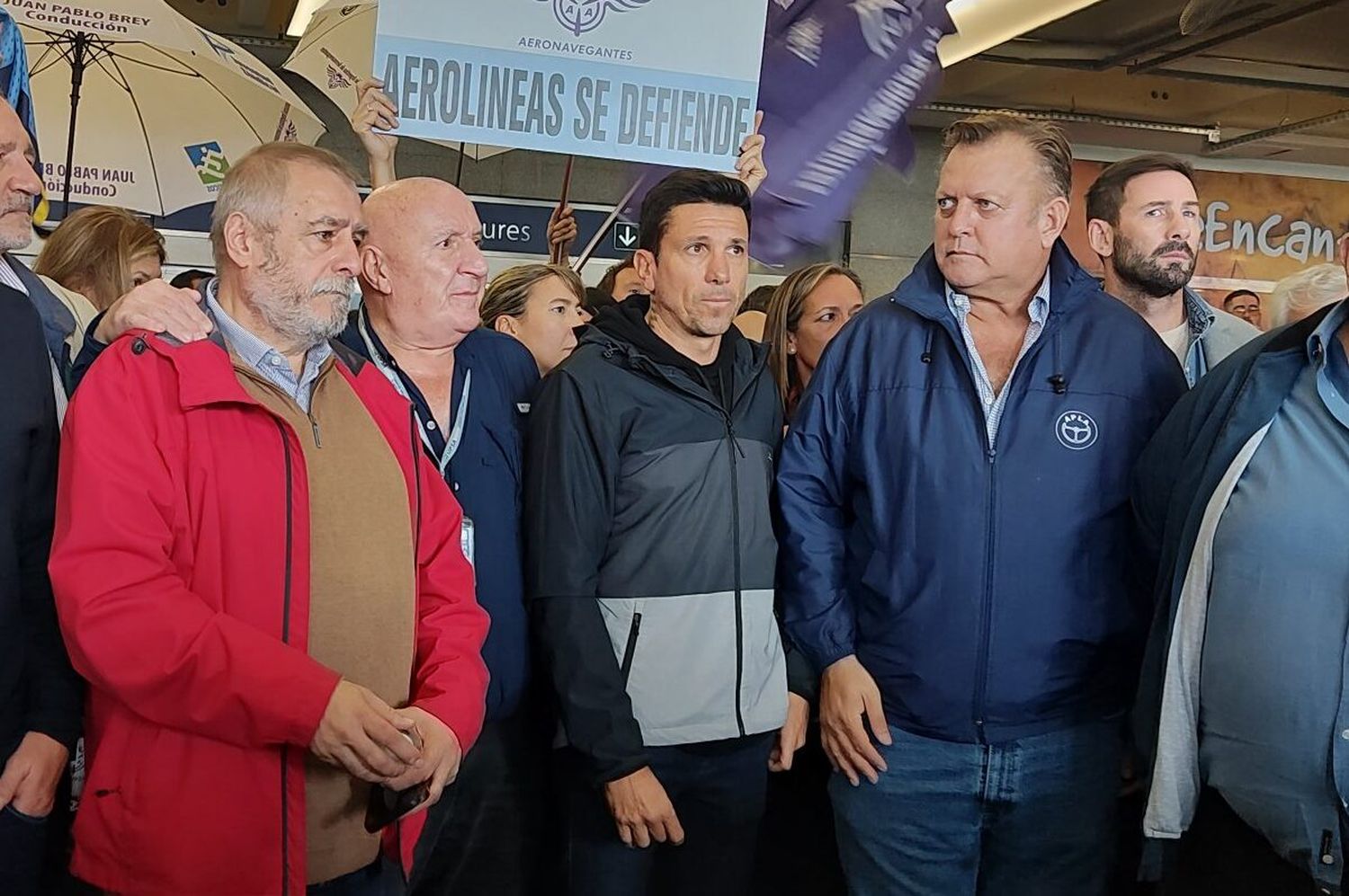 Los gremios dicen que el gobierno busca un cierre autoinflingido de Aerolíneas Argentinas