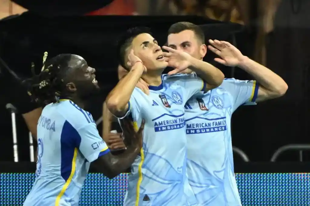 En la celebración, el campeón del mundo realizó el característico gesto del “Topo Gigio”.