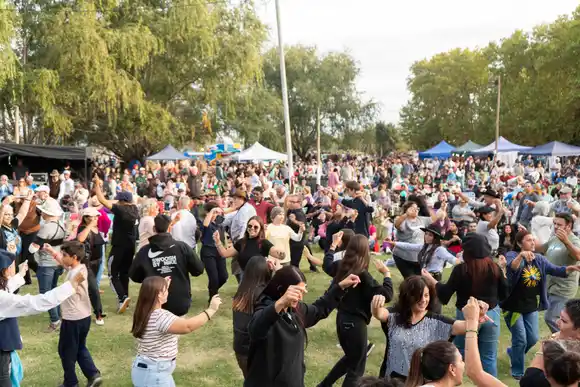 Abbott celebró sus 133 años a puro folclore, asado criollo y cumbia en una jornada inolvidable