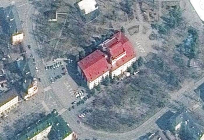 Milagro en el teatro de Mariúpol: un solo herido entre los 1.300 civiles atrapados tras el bombardeo