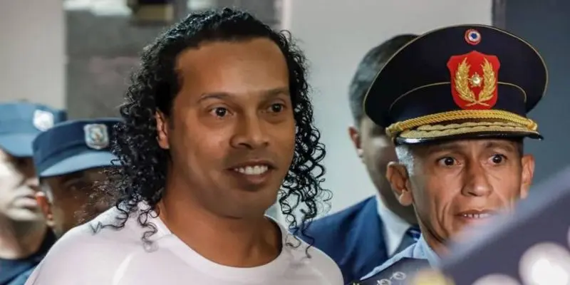 Ronaldinho es libre luego de seis meses detenido en Paraguay