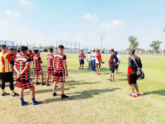 Defensores de Formosa presentó a Piky Chaparro como entrenador