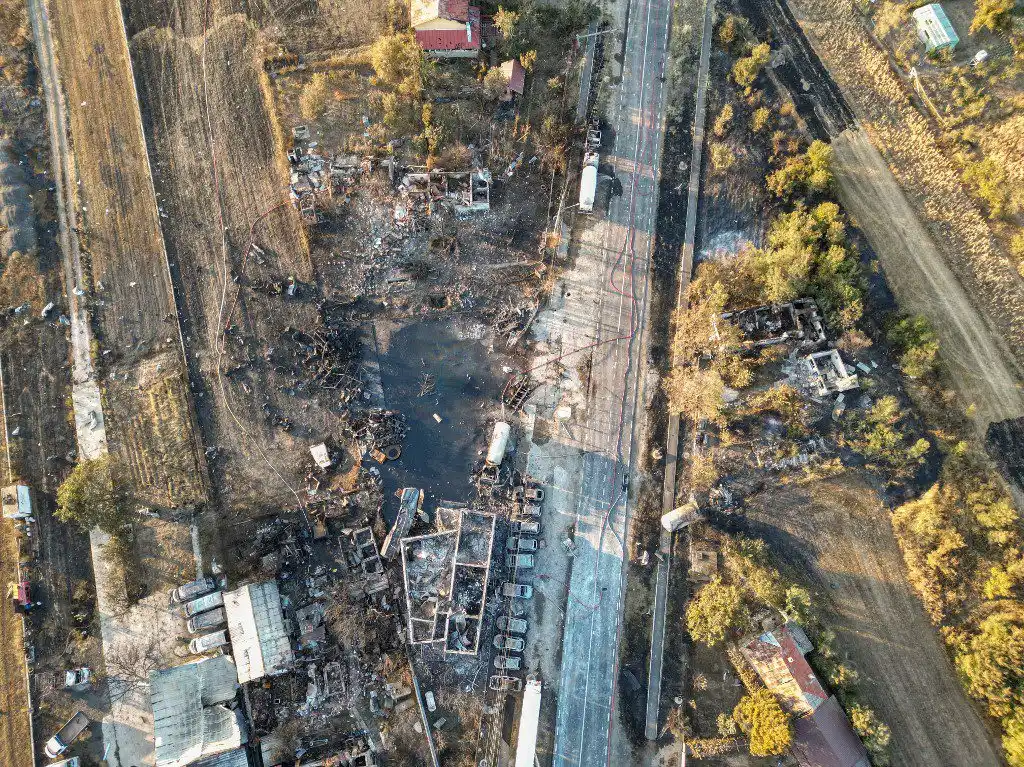 ¡VIDEO IMPACTANTE! Mueren dos personas y otras 56 heridas tras explosiones de planta de gas en Rumania