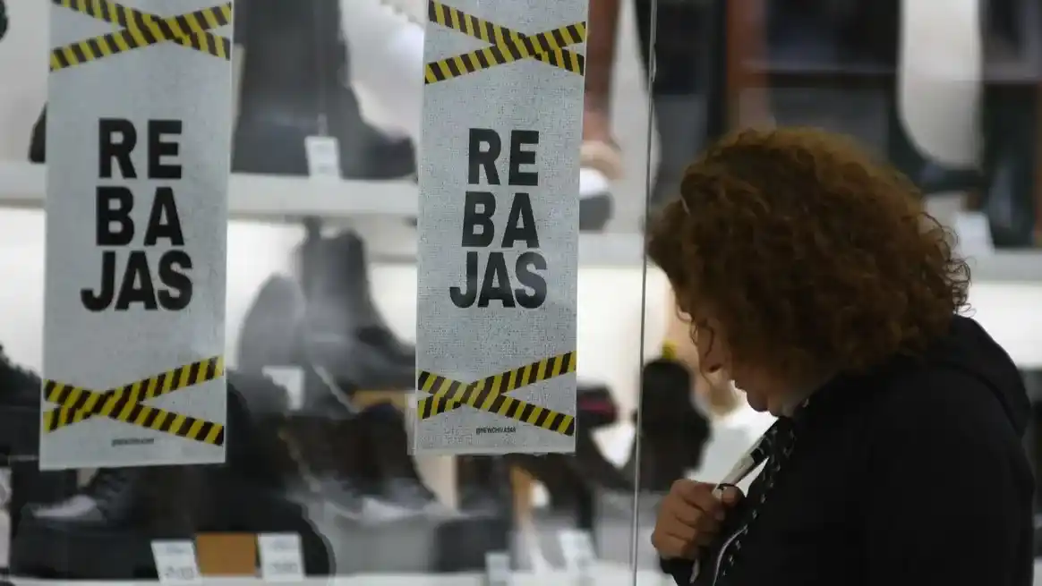 El INDEC registró caídas en las ventas de supermercados, mayoristas y shoppings en febrero